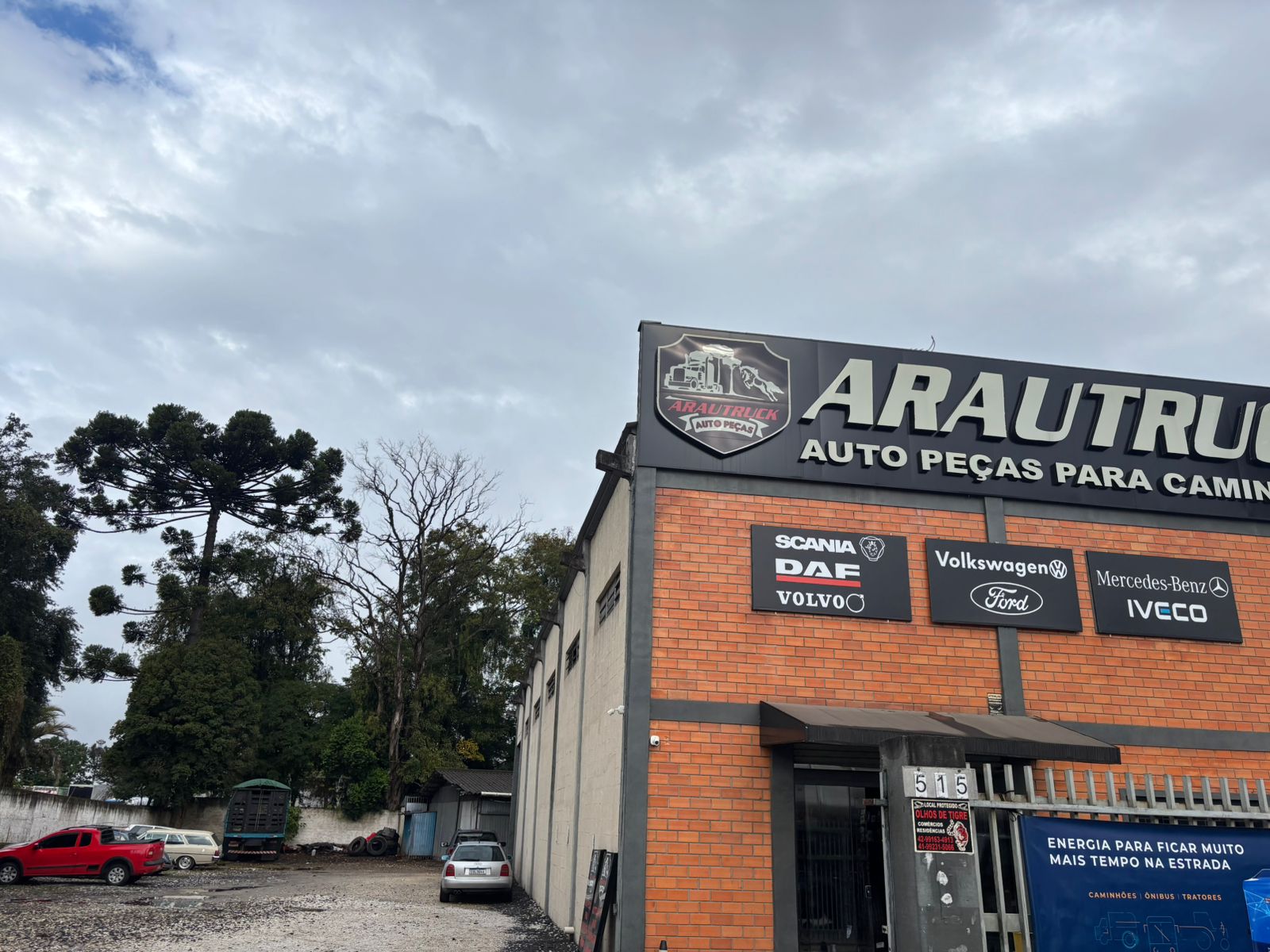 Vista lateral da ArauTruck Auto Peças